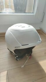 Prodám lyžařskou helmu Scott Roam white mat XL (59.5-61.5cm)