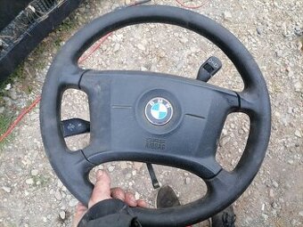 Volant s pačkamy a spínací skříňkou na bmw e46