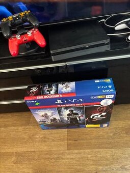 PlayStation 4 paměť 1TB