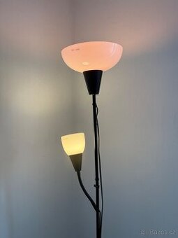 Lampa s nastaviteným světlem- barva a intenzita