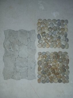 Vzorky kusy obkladů, kamenné, mozaiky oblázky