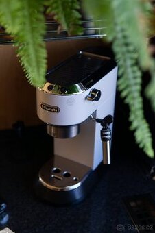 Kávovar - DeLonghi Dedica EC 685.M + upgrade vybavení
