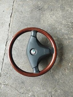 Alfa Romeo volant replika drevo