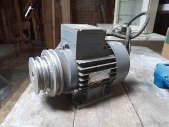 Asynchronní motor 1,1kW 2840ot/min + řemenice, 380/220V