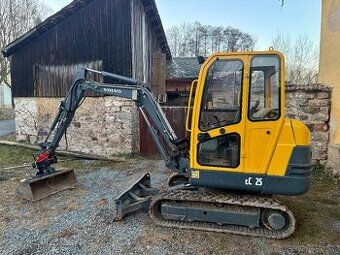 Minibagr Volvo EC25