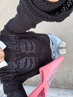 Dámský černý síťovaný svetr – jako nový