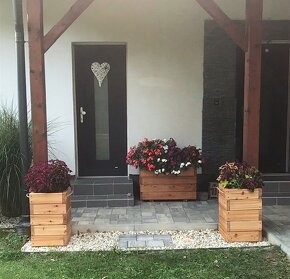 10% SLEVA Modřínový masivní vyvýšený záhon-květináč