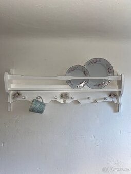 Polička na nádobí