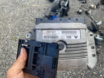 Řidiči jednotka 237100131r renault valeo v40