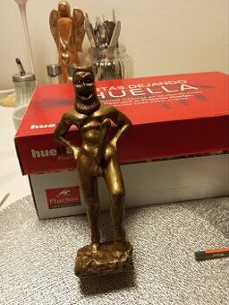 Bronzová socha satyra