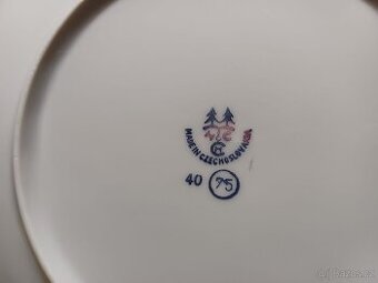 Porcelánová jídelní souprava se zlatým dekorem | nepoužívaná