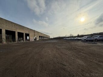 Parkování pro kamiony na zpevněné ploše