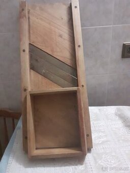 Kruhadlo  na  zelí  ,starožitné  síto,  cedník, lžíce