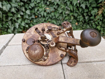 Starožitný malý ruční pletací stroj Favorit ca 1920