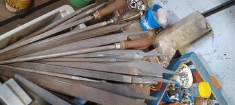 spoj. mater.,montážní klíče,pilníky,výstružníky,motodíly,