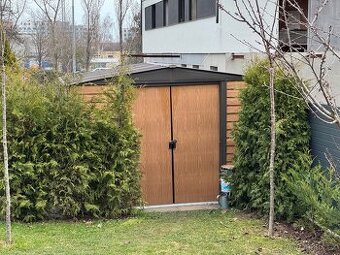 Plechový zahradni domek drevodekor