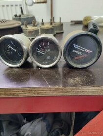 Přístroje - budiky tlakoměr, voltmetr , teploměr , palivoměr - 1