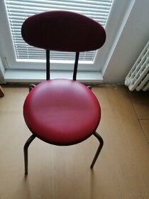 Koženkova kovová židle