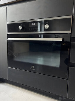 Prodám vestavnou troubu ELECTROLUX 600 FLEX Quick&Grill - 1