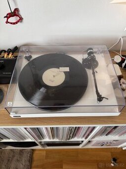 GRAMOFON TESLA NC500 po renovaci