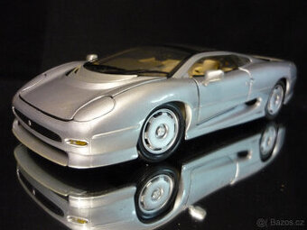 Jaguar XJ220 stříbrný Maisto 1/18