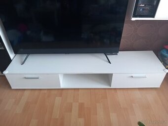 Televizní stěna