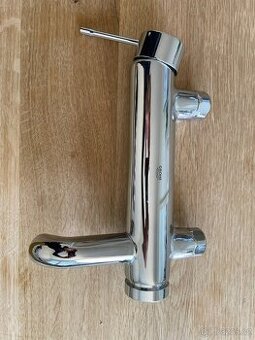 Vanová baterie GROHE Essence New bez sprchového setu 150 mm