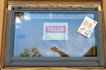 Střešní okno Velux nové, s lemováním a zateplením