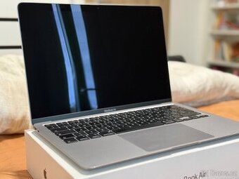 MacBook Air 13’ 2020 Vesmírná šedá + Přenosné pouzdro