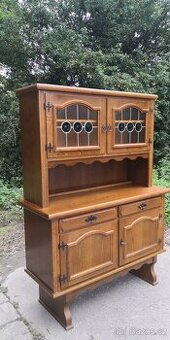 Masivní rustikální příborník