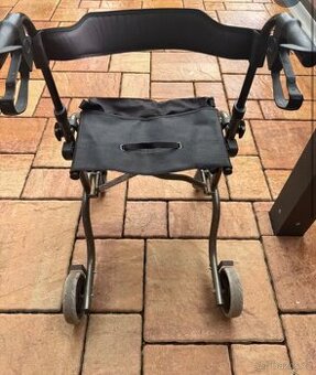 Chodítko / rollátor – skládací, se sedátkem a taškou