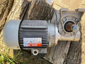 Elektrický motor s převodovkou