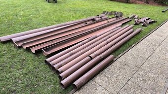 Žlaby, svody, kolena, háky - Lindab