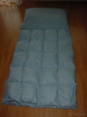 1 polštář a 1 nová deka