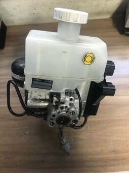 Posilovac brzd hlavny valec Mitsubishi pajero