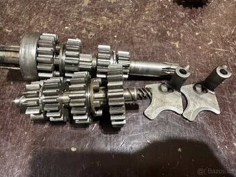 Kompletná prevodovka JAWA 250/353 350/354 kývačka zánovná -