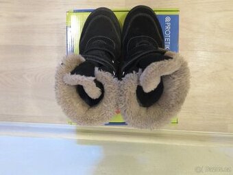 Dívčí kozačky / sněhule velikost 32