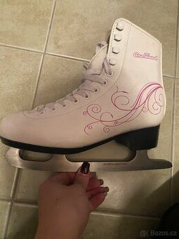 Dívčí brusle na led