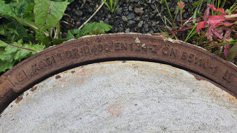 Kanalizační poklop D400