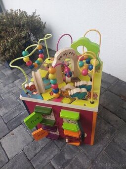 Interaktivní dřevěná kostka