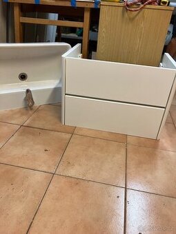 Koupelnová skříňka