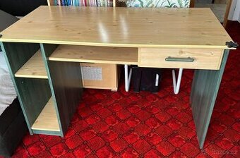 Dětský pracovní stůl