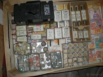 Pojistky závitové a nožové, hlavice, doteky