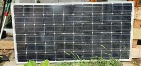 Fotovoltaický solarní panel s regulátorem napětíí