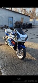 suzuki gsxr 750 srad