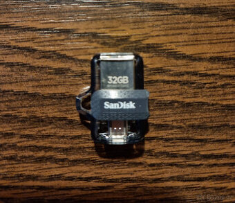 Flash disk 32GB (konektor USB-A na Micro USB-B)
