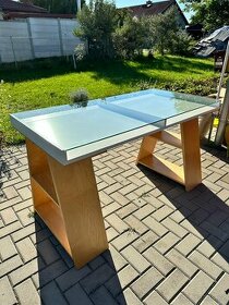 Designový stůl