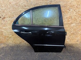 PRAVÉ ZADNÍ DVEŘE MERCEDES W211 SEDAN ČERNÁ 197