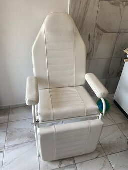 Pedi. Křeslo
