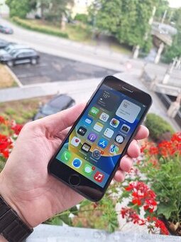iPhone 8 64gb black, baterie 97%